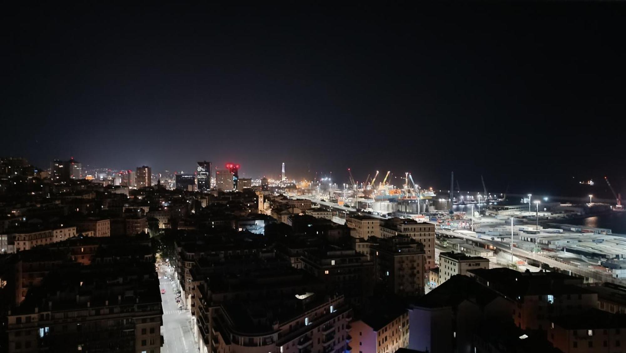 Attico Con Vista Su Genova Appartement Buitenkant foto
